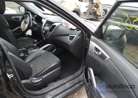 2013 Hyundai Veloster Base W/Black z USA, uszkodzony, nr VIN KMHTC6AD7DU172108